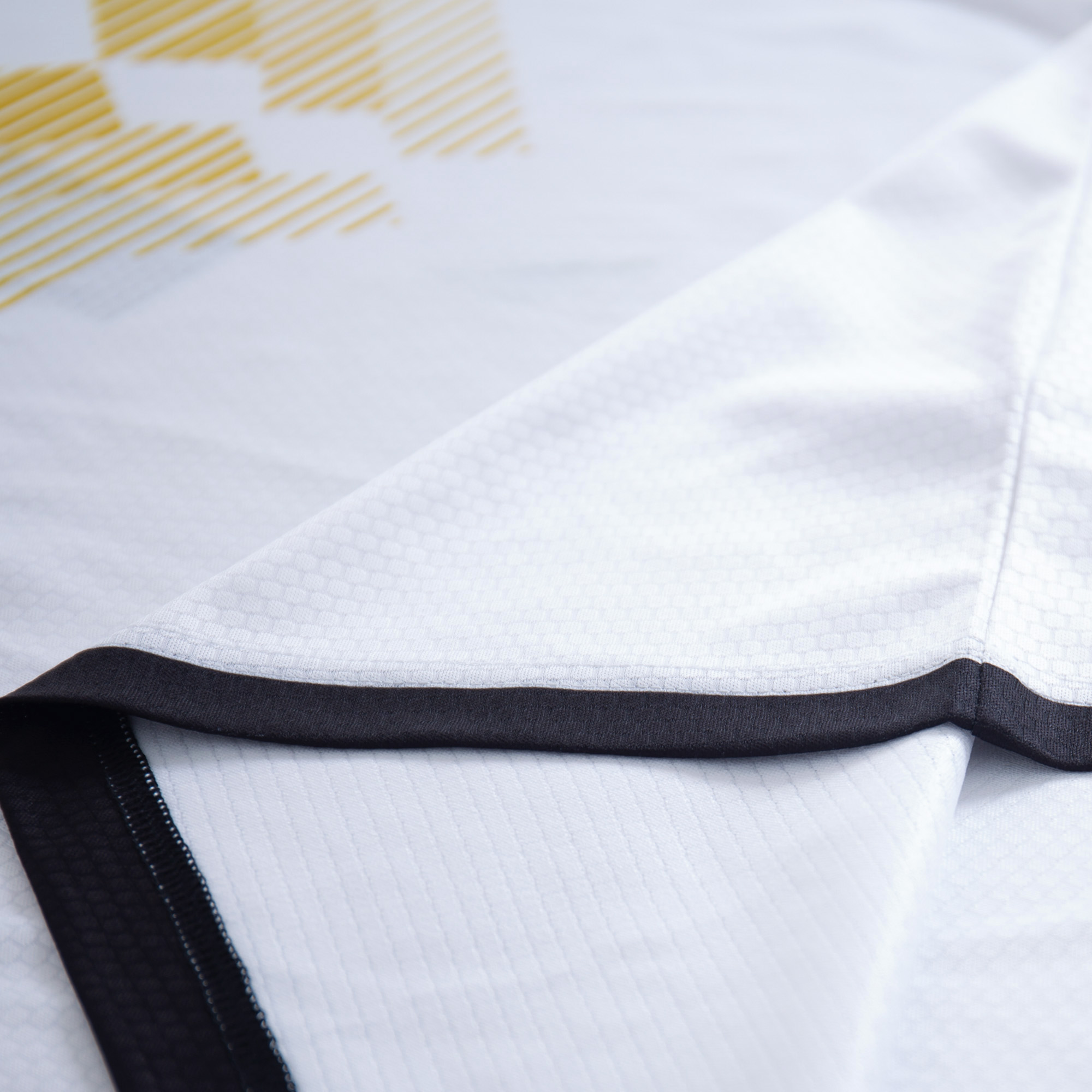 Wholesale Retro Soccer Jersey Personalized Boxy Vintage Athletic Wear Old School Football Shirts Classic Design Thai Jersey
